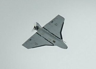 Виникла пожежа: ворожий БпЛА атакував підприємство у Чернігові