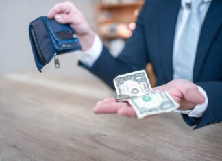 Донаты стали нормой: каждый третий украинец переводит деньги на армию на постоянной основе