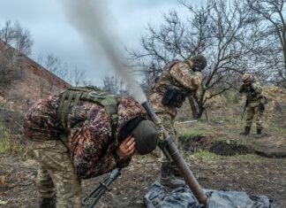 РФ атакует Украину «Шахедами» и накапливает войска: Зеленский пригрозил ответом (видео)