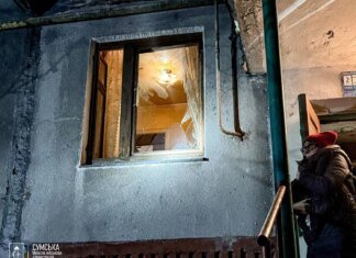 Ворог вдарив по Сумах: пошкоджено багатоповерхівки та нежитлову будівлю