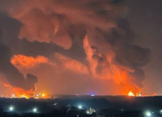 В Феодосии дроны разбомбили российскую нефтебазу: насчитали более 10 взрывов (видео)