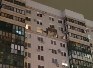 В Московской области дрон попал в квартиру, в Ростовской перебои со светом: Россию ночью атаковали БпЛА (фото)