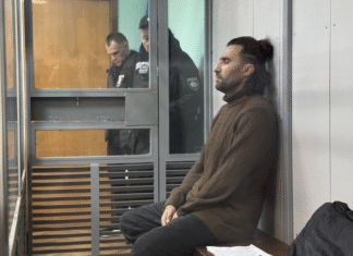 Будет сидеть в СИЗО: суд определил, что делать с водителем Mercedes, который избил велосипедиста в Киеве