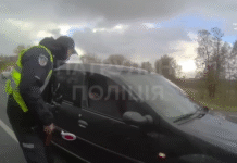 Чернігівські патрульні супроводили до лікарні 2-річну хлопчика, який проковтнув монету