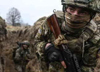 «Враг выполняет быстрые маневры»: ВС РФ пытаются хитростью взять Покровск в кольцо, — Сырский