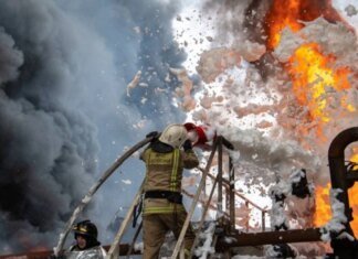 Безпілотники атакували нафтопереробний завод у Саратові