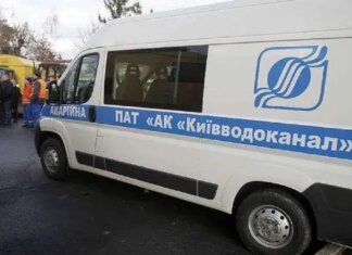 Прорив трубопроводу на Печерському узвозі у Києві: витік води локалізовано, тривають роботи з ліквідації пошкодження
