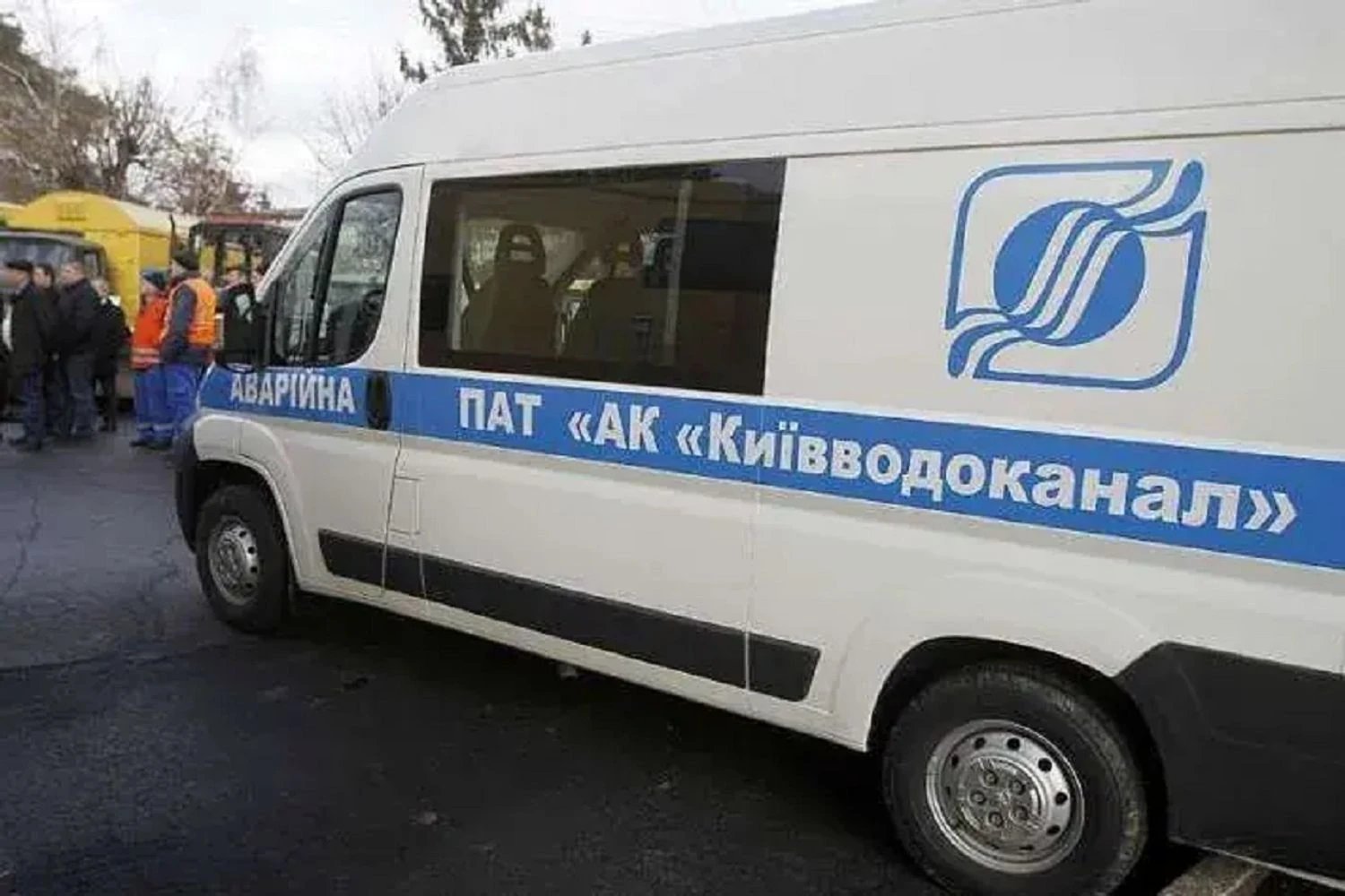 Прорив трубопроводу на Печерському узвозі у Києві: витік води локалізовано, тривають роботи з ліквідації пошкодження