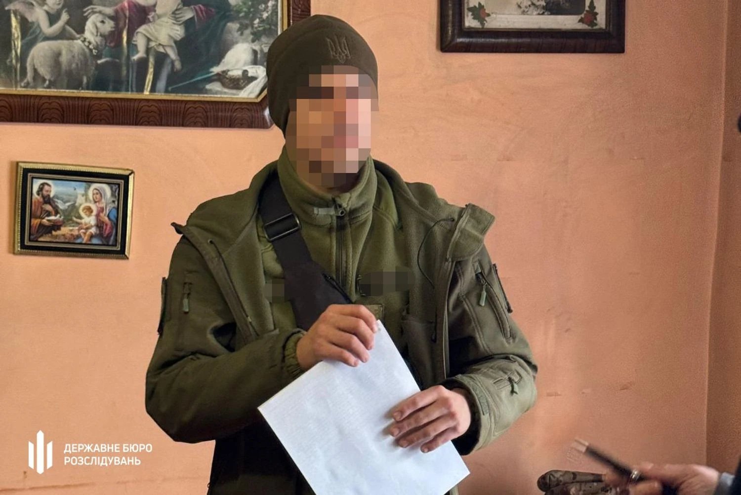 Військовий продавав чоловікам маршрути до Європи через віртуальні гаманці: на Закарпатті викрито "крипто-переправника"