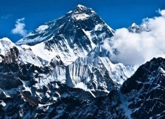 Еверест уже не найвищий: вчені знайшли гігантські структури під Землею, що переважають його у 100 разів