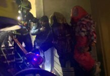 Кількість жертв та поранених унаслідок нічної атаки на Київ зростає, під завалами можуть бути люди