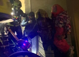 Кількість жертв та поранених унаслідок нічної атаки на Київ зростає, під завалами можуть бути люди