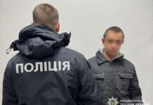 Вдарив ножем у груди: на Чернігівщині чоловік підозрюється у вбивстві власного батька