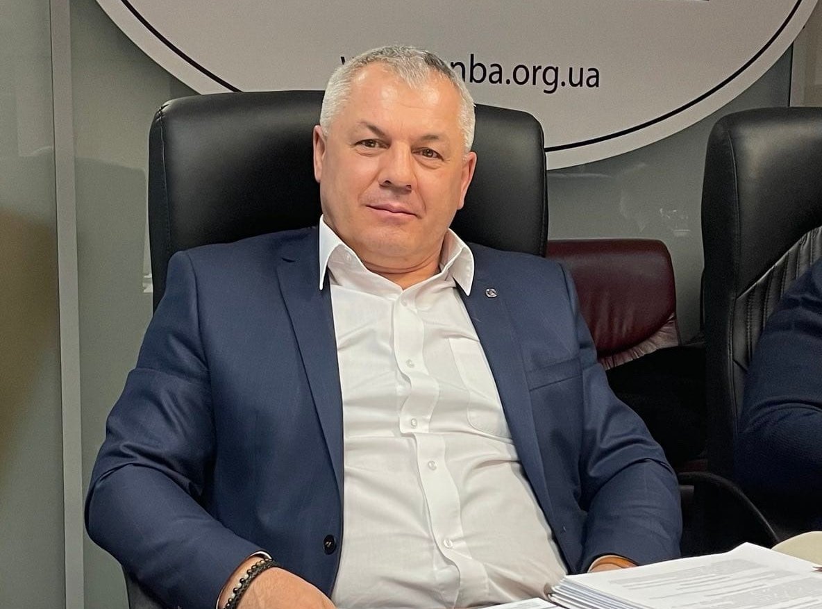 Вдарив патрульну – і уникнув відповідальності: у Чернігові депутата і працівника ТЦК передали на поруки