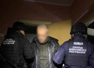 Попросив зателефонувати, вихопив телефон і втік: на Чернігівщина затримали грабіжника