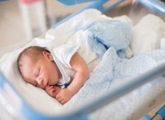 Рада увеличила помощь при рождении ребенка до 50 000 грн