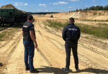 Руководителя волынского карьера обвинили в присвоении песка почти на 6 млн грн