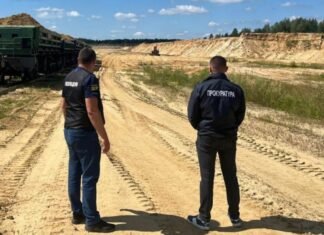 Руководителя волынского карьера обвинили в присвоении песка почти на 6 млн грн
