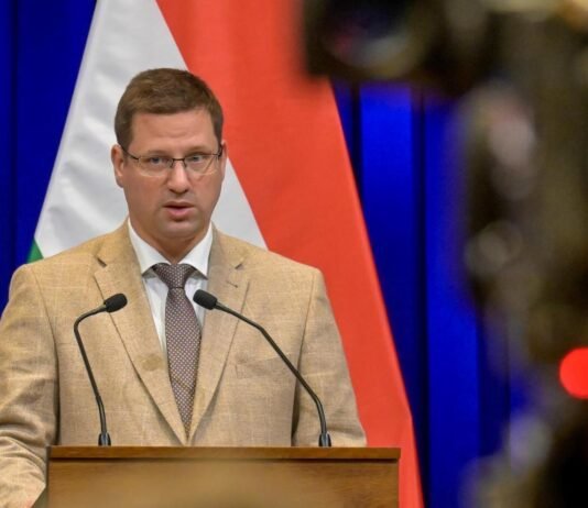 Правительство Орбана решило платить пенсионерам 14-ю пенсию. Весной в стране выборы