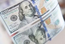 Официальный курс доллара в Украине снова обновил рекорд. Предыдущий продержался один день