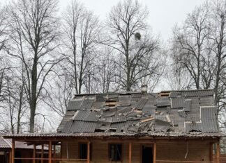 На Чернігівщині внаслідок обстрілу пошкоджено мисливський будиночок лісництва
