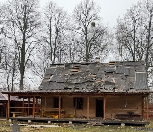 На Чернігівщині внаслідок обстрілу пошкоджено мисливський будиночок лісництва