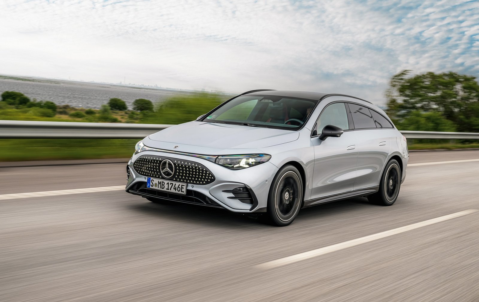 Mercedes выводит на европейский рынок семейный электрокар с запасом хода 760 км (фото)