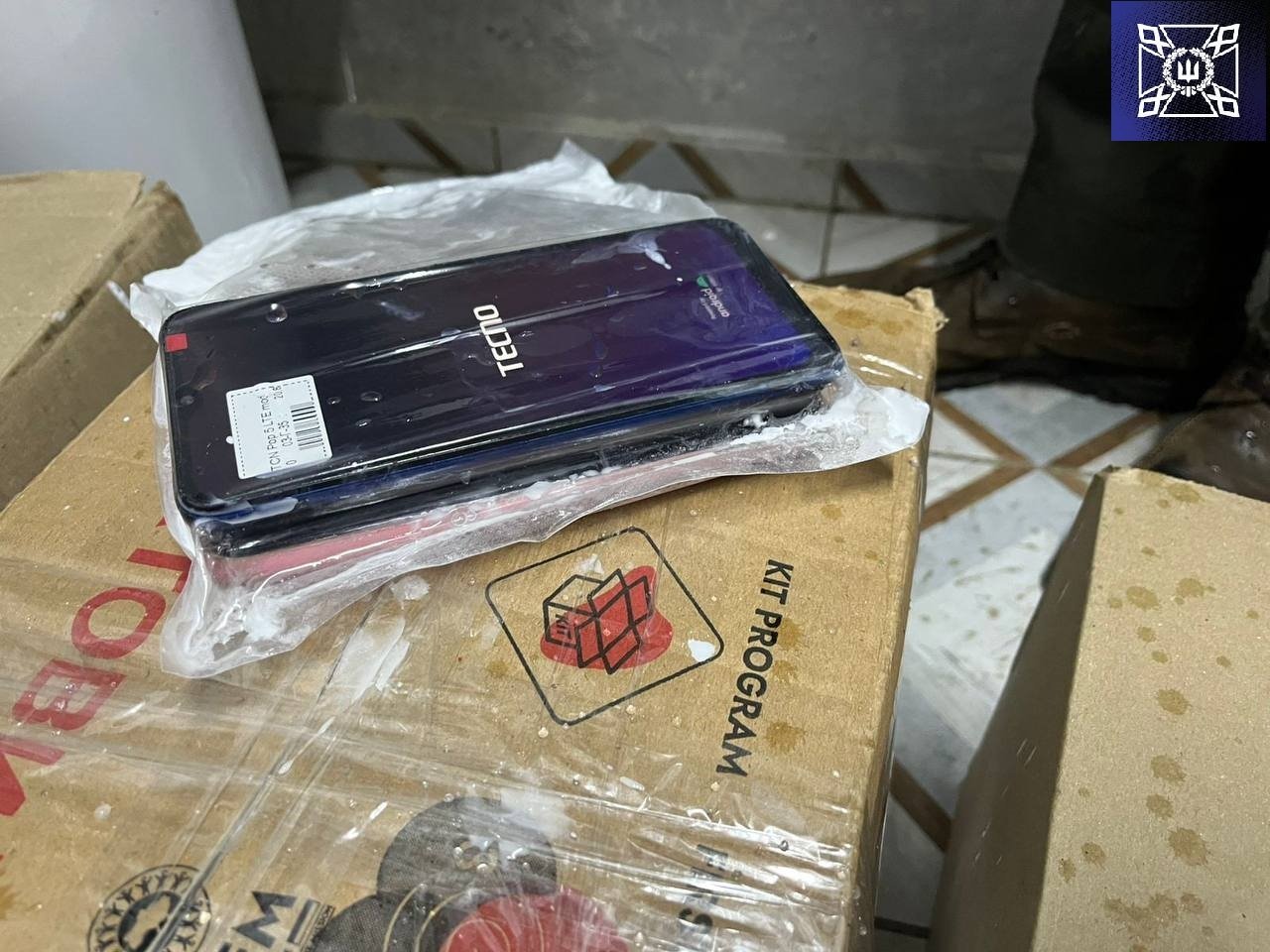 13 телефонів, дві SIM-картки та дві зарядки: у Чернігівському СІЗО перехопили передачу для засудженого