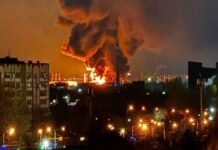 «Вспышка с права»: в Крыму атакована местная нефтебаза, взрывается в Севастополе, — соцсети (видео)