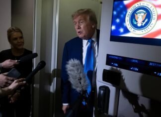 «Тихо, свинка»: Трамп перешел на новый уровень общения с журналистами (видео)