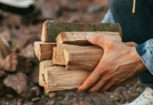 На Чернігівщині жінка втратила понад 5 тисяч гривень, купуючи дрова в Інтернеті