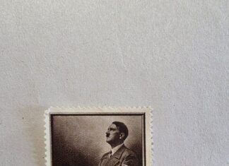 Изображение Гитлера и свастика: в Украину из Польши хотели ввезти 14 тысяч марок с нацистской символикой