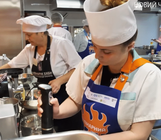 «Майже як на «МайстерШефі»: 50 кухарів із дитсадків Чернігова вдосконалювали свої навички