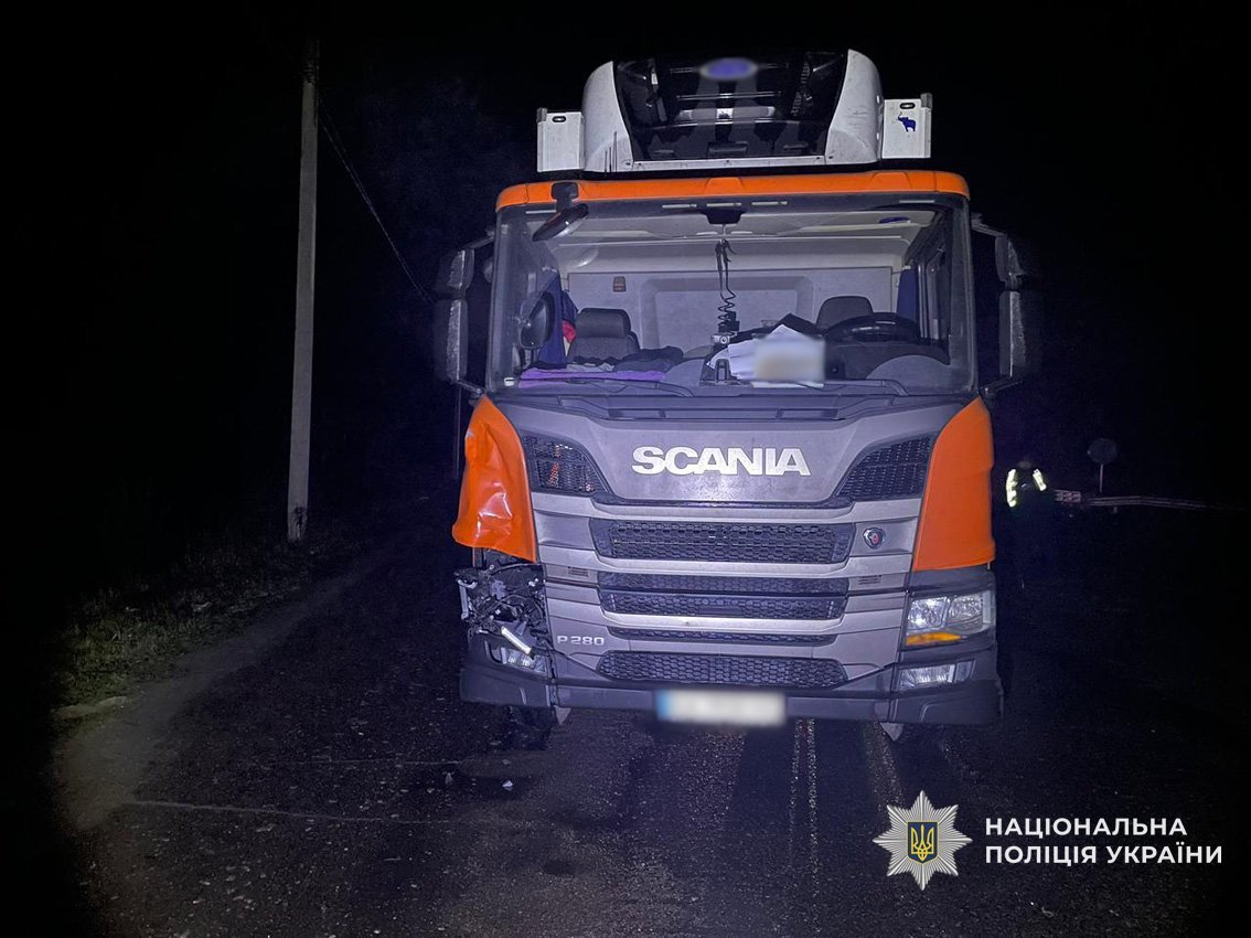 Смертельна ДТП на Чернігівщині: під колесами вантажівки загинув пішохід