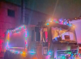 Новий рік завжди перемагає: комунальна техніка Чернігова знову засяяла святковими вогнями