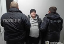 У Чернігові чоловік погрожував гранатою колишній дружині та дитині