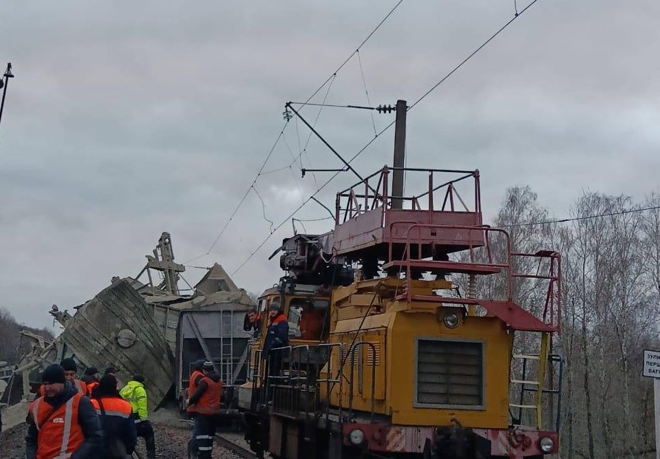 Поезд возле Коростеня сошел с рельсов из-за удара российского БПЛА, — УЗ