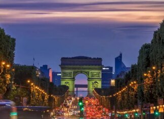 У Парижі скасували новорічний концерт на Єлисейських полях з міркувань безпеки