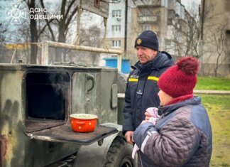 Як Одеса тиждень живе без світла: рятувальники показали фото