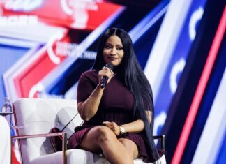 Конфуз на AmericaFest: Нікі Мінаж випадково назвала Джей Ді Венса "вбивцею" у присутності вдови Чарлі Кірка