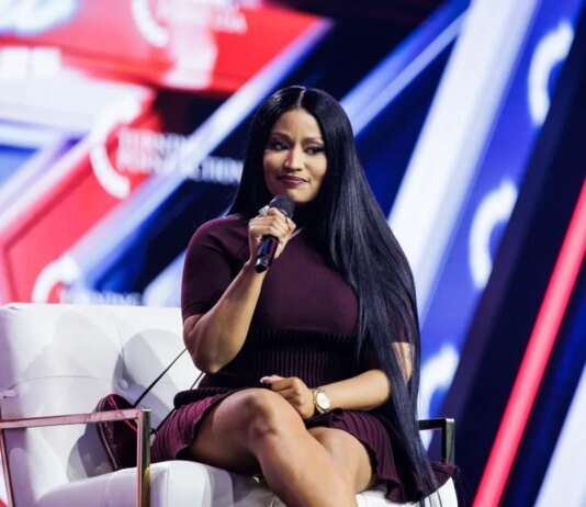 Конфуз на AmericaFest: Нікі Мінаж випадково назвала Джей Ді Венса "вбивцею" у присутності вдови Чарлі Кірка