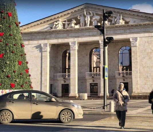 Окупанти перетворили театр у Маріуполі на об’єкт пропаганди — ЦПД