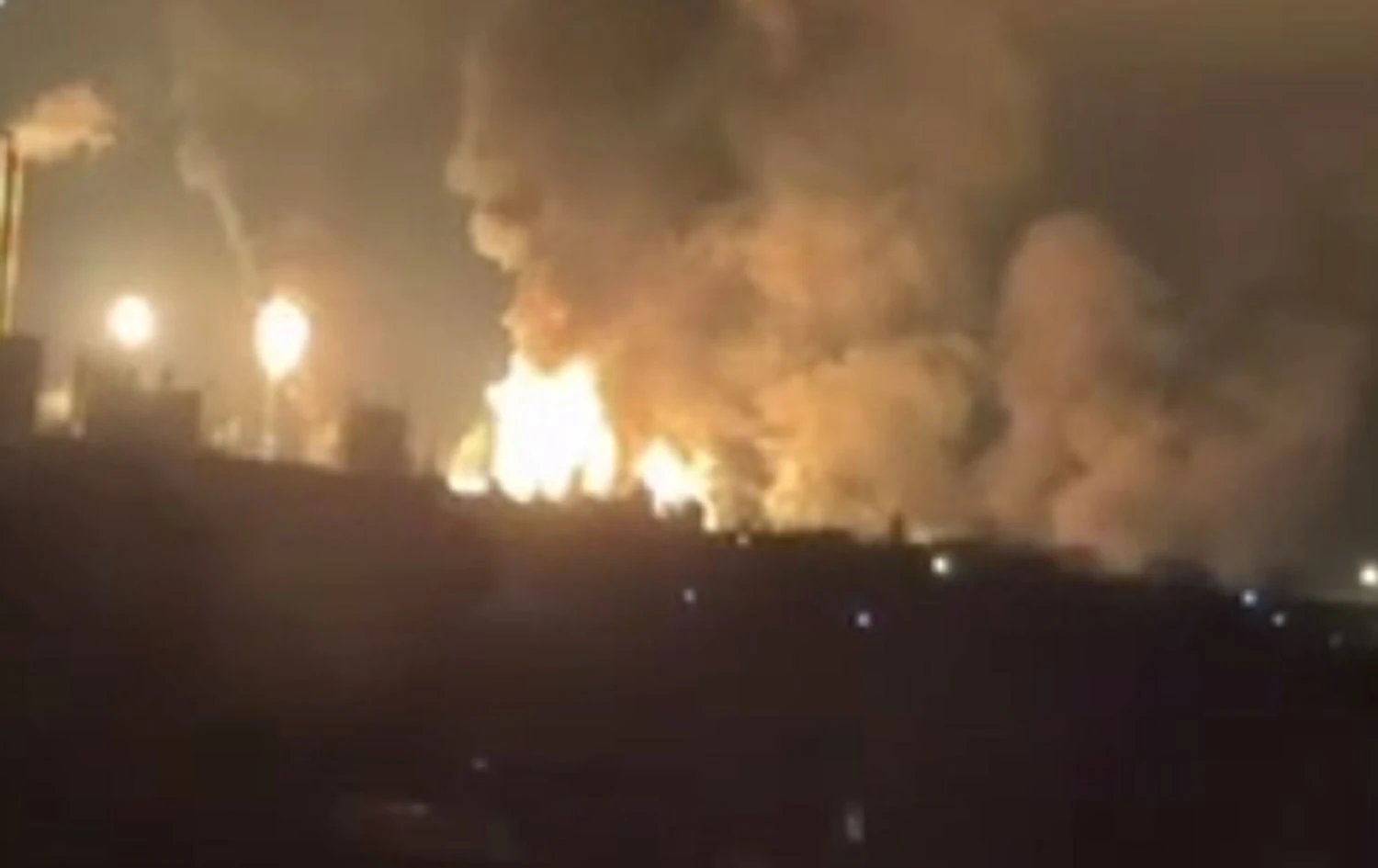 Дрони атакували хімзавод у ставропольському краї рф, виникли масштабні пожежі — ЗМІ