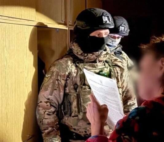 Вимагали купити БАДи: стали відомі нові подробиці у справі злочинної групи, що тероризувала літніх українців