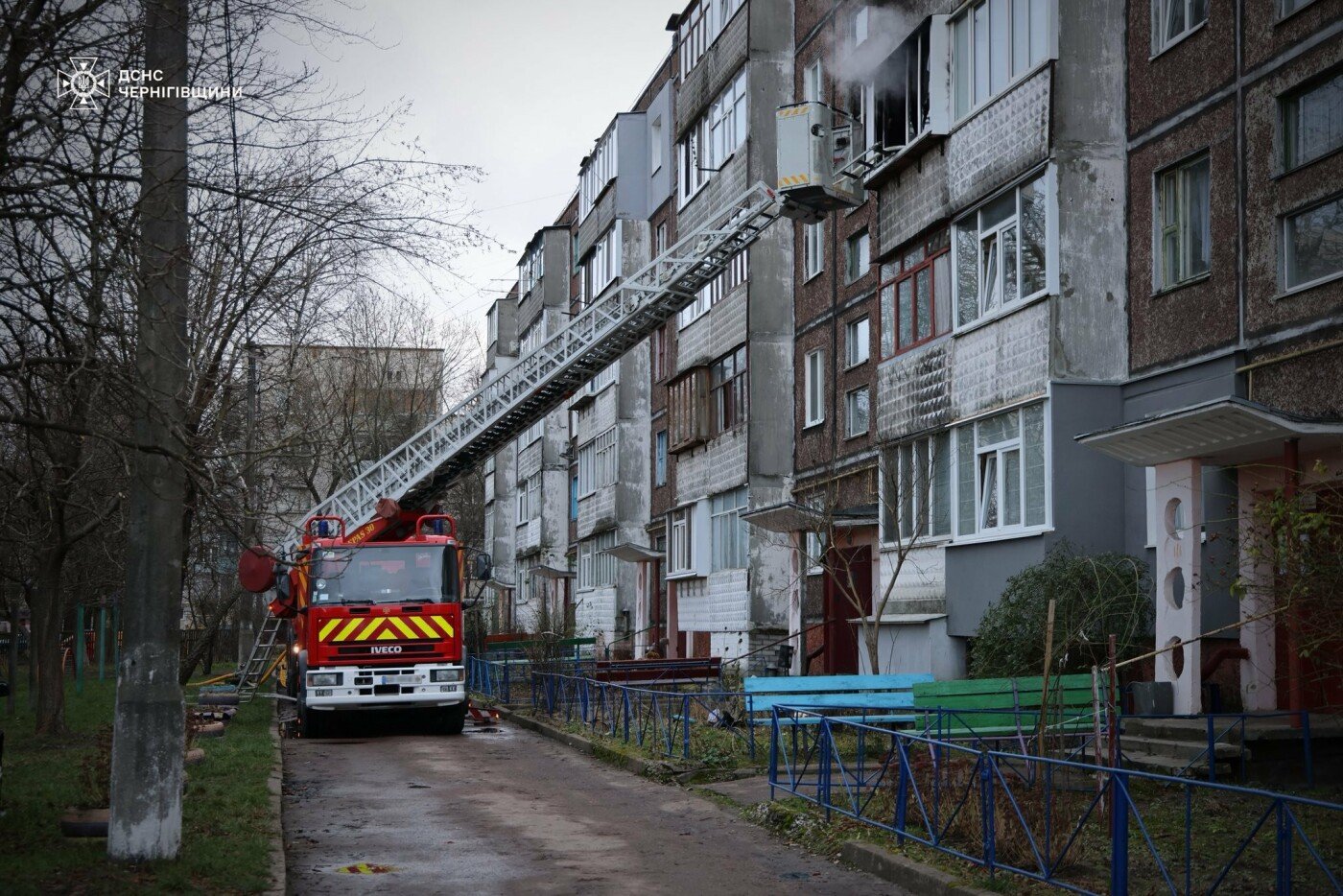 У Чернігові горіла квартира на третьому поверсі: евакуйовано трьох осіб, загинув домашній улюбленець