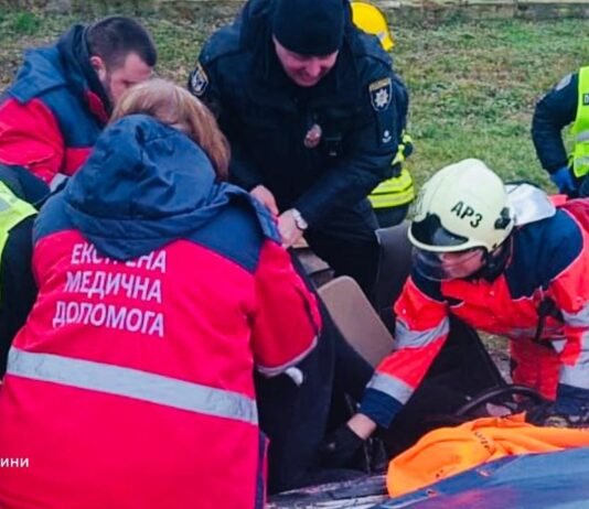 ДТП на Чернігівщині: рятувальники деблокували травмованого водія