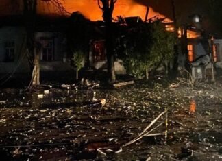 Російські БпЛА вдарили по житловому масиву Новгорода-Сіверського: є руйнування та постраждалий