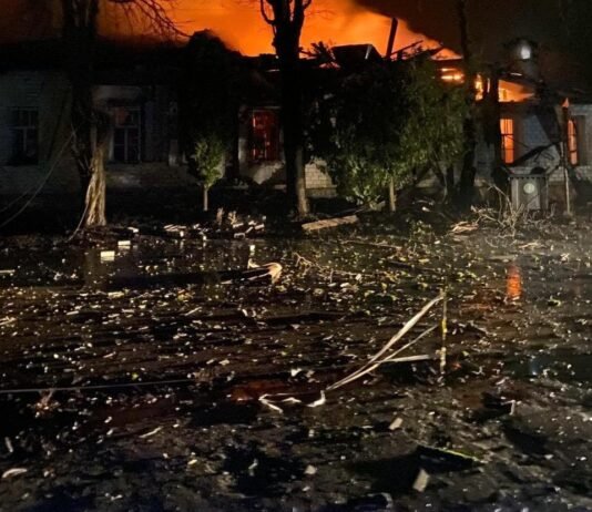 Російські БпЛА вдарили по житловому масиву Новгорода-Сіверського: є руйнування та постраждалі