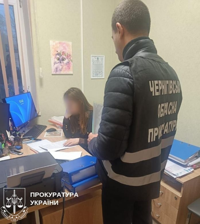 На Чернігівщині посадовицю підозрюють у службовій недбалості через завищені ціни на укриття