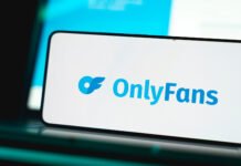 «Мировая практика». В налоговой объяснили, почему рассылали письма моделям OnlyFans